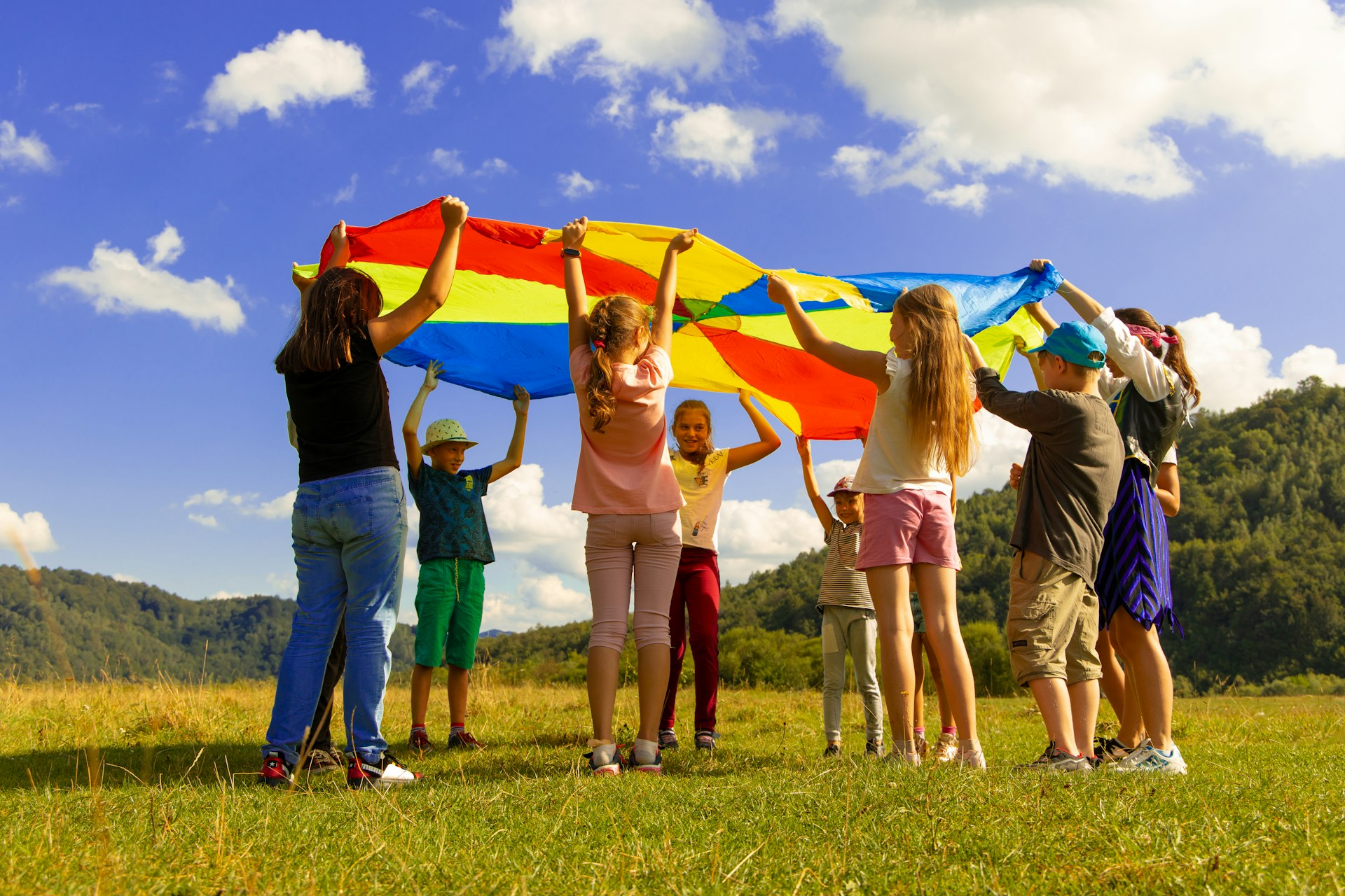 kids-playing-in-field